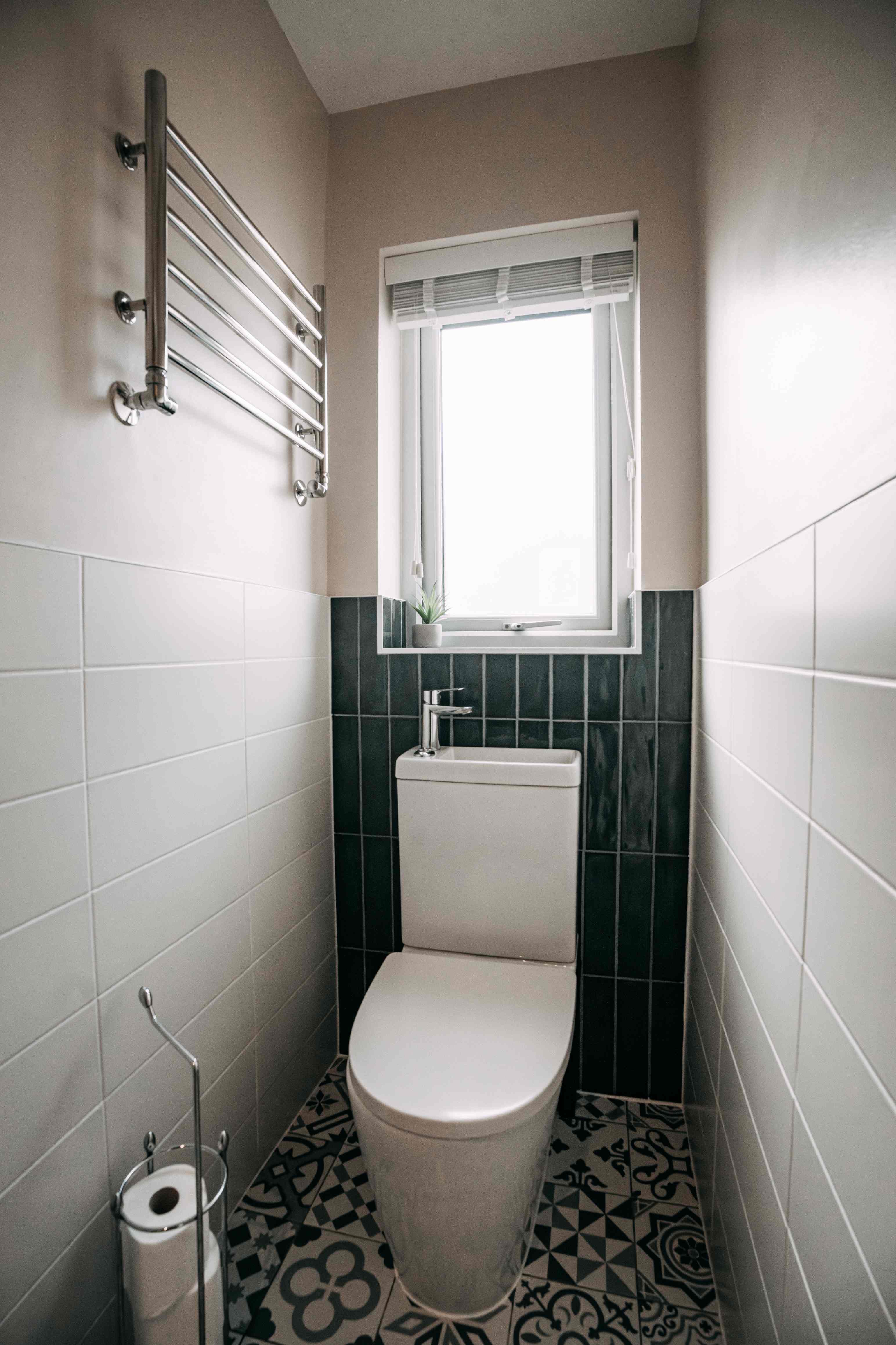 Cloakroom WC, straight-on eye level