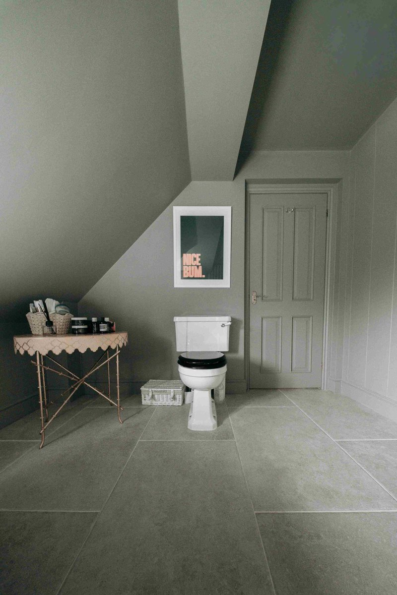 Heritage high-cistern WC in room context